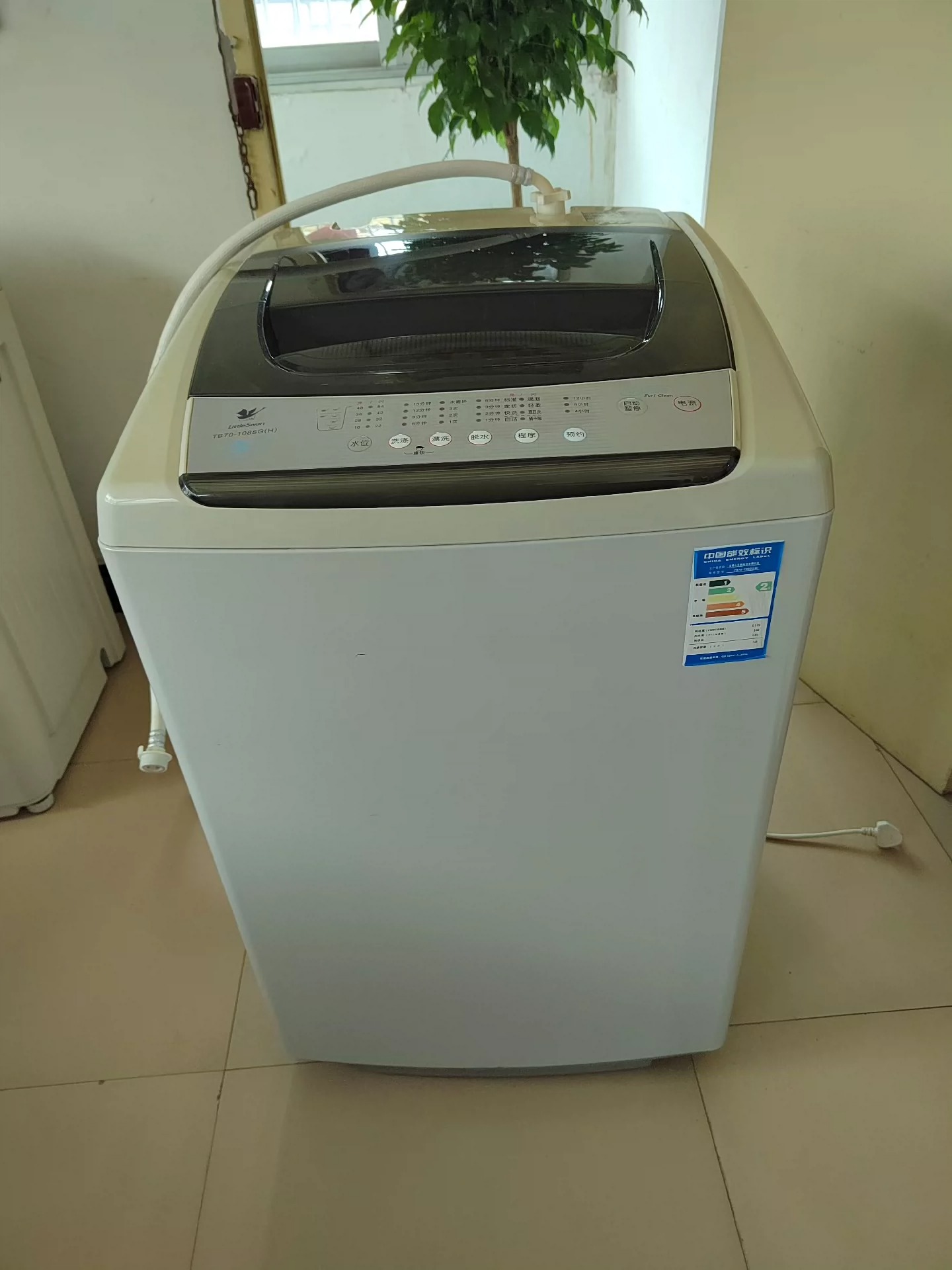 小天鹅电脑全自动波轮洗衣机，超大洗衣机，这个可以商用，可以洗五个人的衣服，可以当场验货，售出不退不换，看好下单，已消毒清洗，搞清洁，消毒我是认真的！正常使用中，